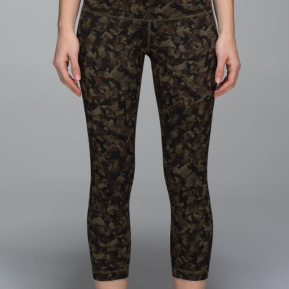 lululemon wunder under full-on luon crop, camo size 4